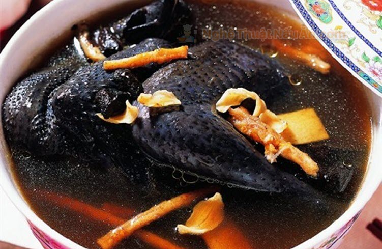 Canh gà đen nấu bóng cá